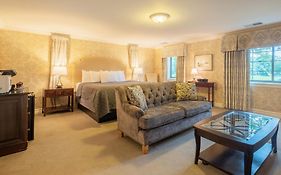 Red Coach Inn
